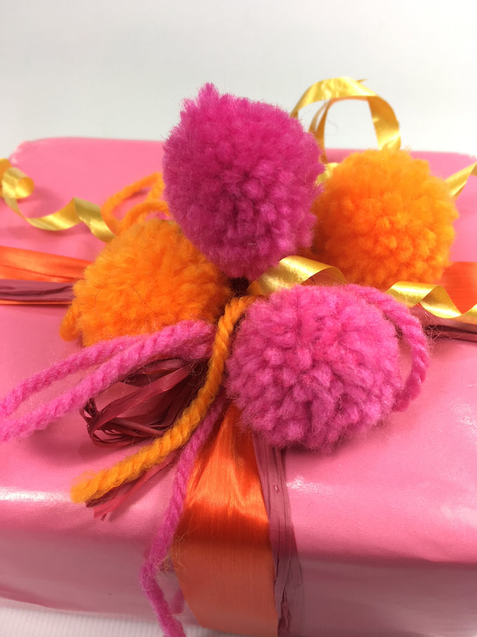 Pretty in pink and orange. Spruce up your gift wrapping with Multipom!