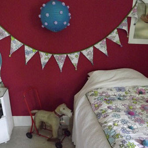 Another look at an idea for a children's bedroom. All of the pompoms you can see here were made with the Multipom.