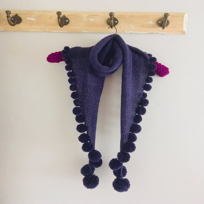 With simple knitting skills create this exquisite and unique pompom scarf. The pattern for this is in our project book.