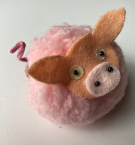 This little piggy went to market.... but not on his own! Make 4 of these at a time on a Multipom.