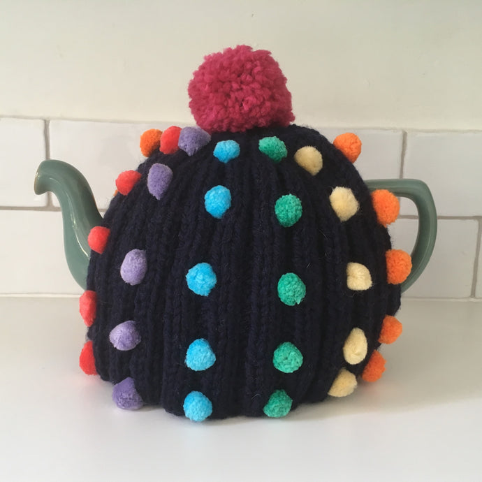 An easy pattern to knit this striking teacosy can be found in our project book - 25 projects with a Multipom pompom maker.